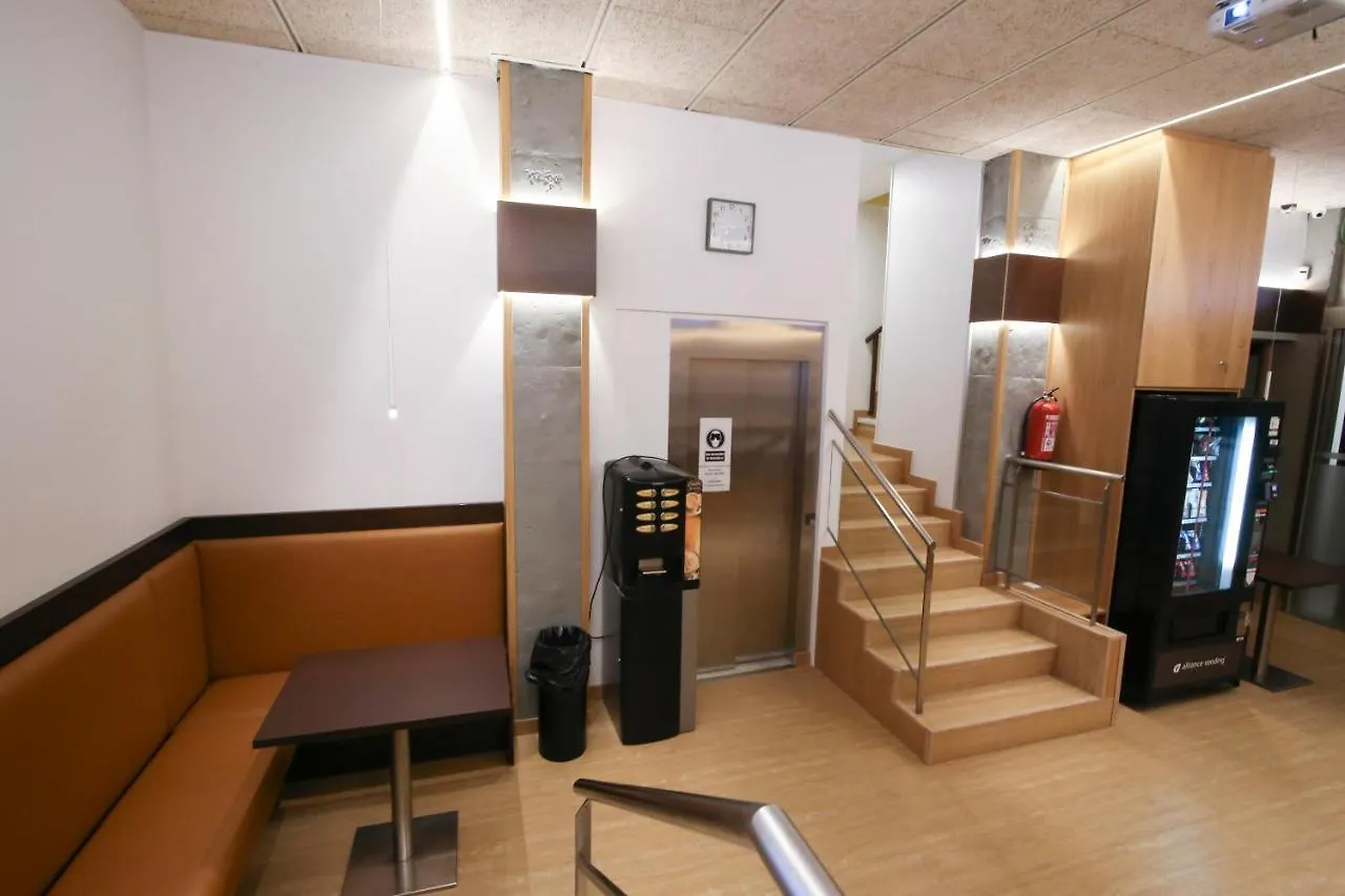 Hotel Esplugues Эсплугес-де-Льобрегат