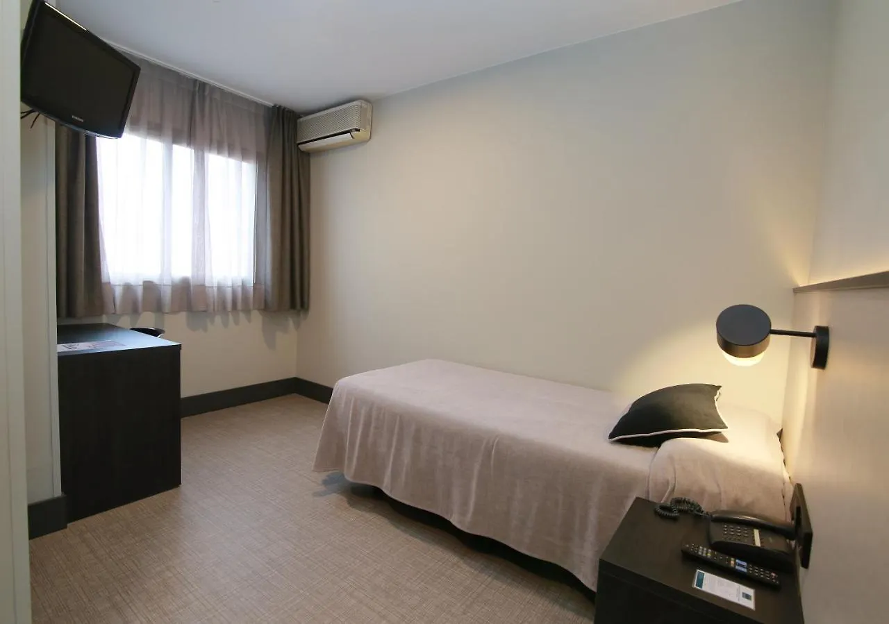 **  Hotel Esplugues Эсплугес-де-Льобрегат Испания